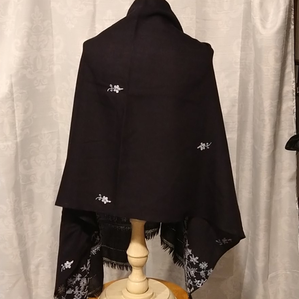 Dark Navy Pashmina Shawl W/ Embroidered Flowers - Picture 5 of 9